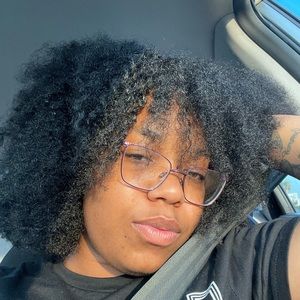 Meet your Posher, Emani